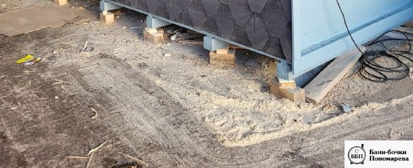 Обработка древесины бани-бочки защитным составом